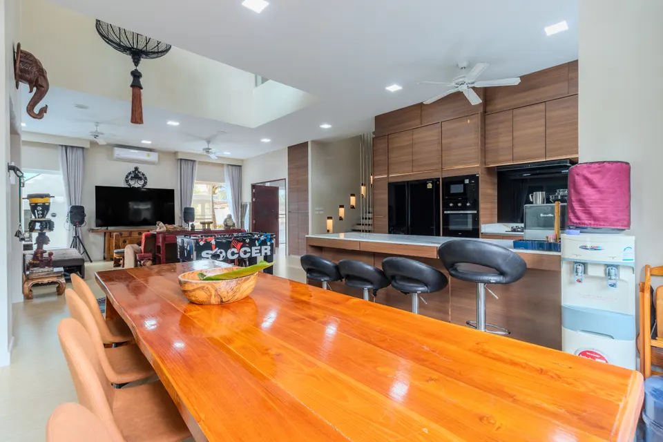 Serenity Pool House, the shared kitchen and dining room