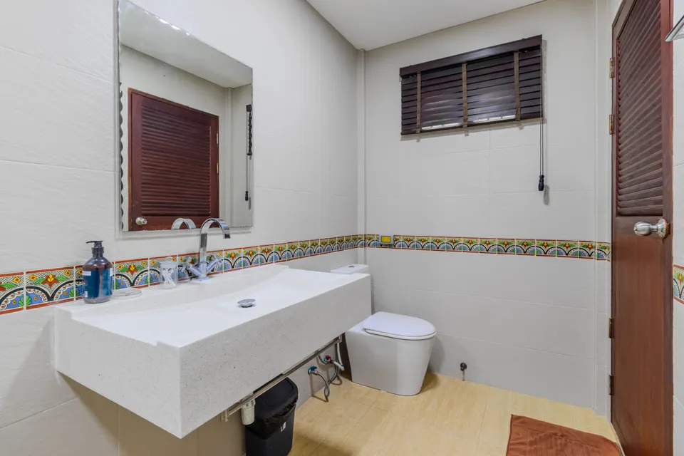 Serenity Pool House, an en-suite bathroom